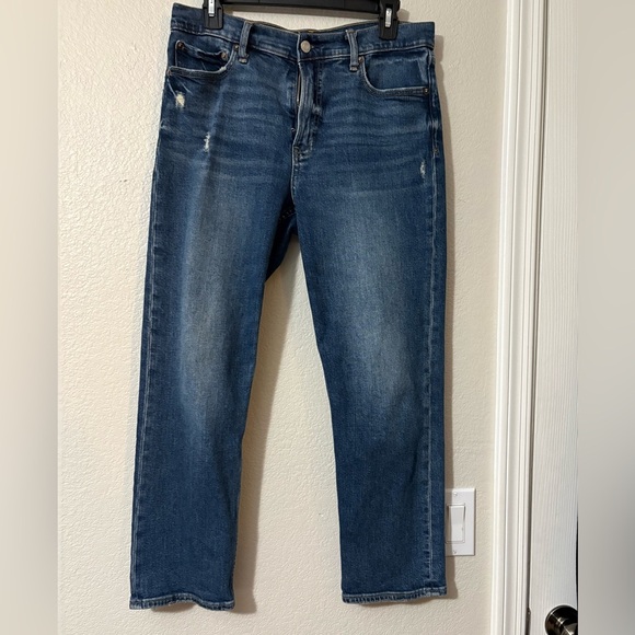 GAP Cheeky Straight Mid Wash Jeans Versatile Everyday Wear. Minimal Distressing - Picture 1 of 12